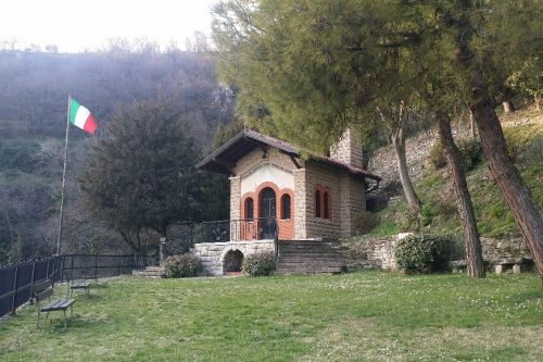 Novant’anni di Alpini, a Cellatica il doppio anniversario delle penne nere