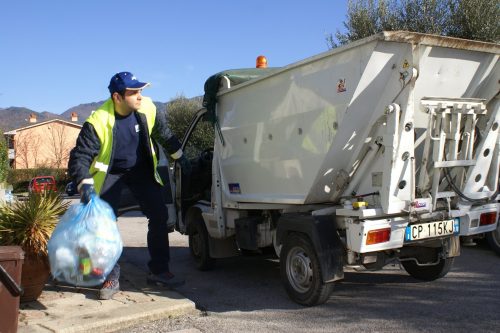 Gussaggo, da giugno un ritiro in più per rifiuti organici: la tassa si riduce