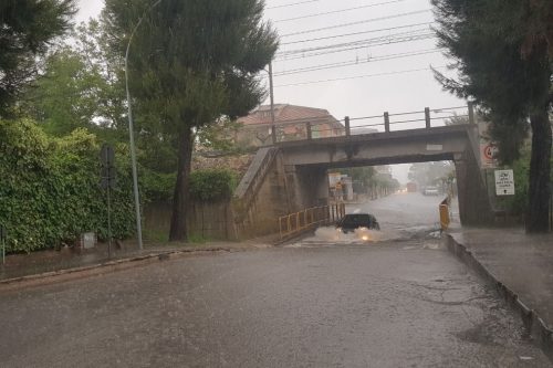 I Vigili del Fuoco coordinano i volontari della Protezione Civile: 200 chiamate in un’ora