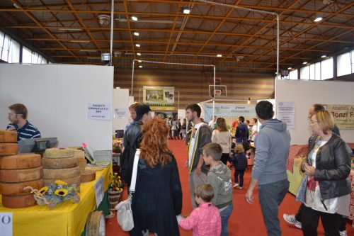 OGGI: Arriva Franciacorta in bianco: kermesse di specialità lattiero-casearie OGGI: Arriva Franciacorta in bianco: kermesse di specialità lattiero-casearie