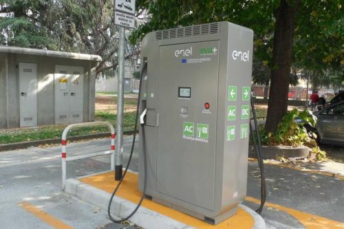 In arrivo nuove colonnine: è iniziata la rivoluzione elettrica