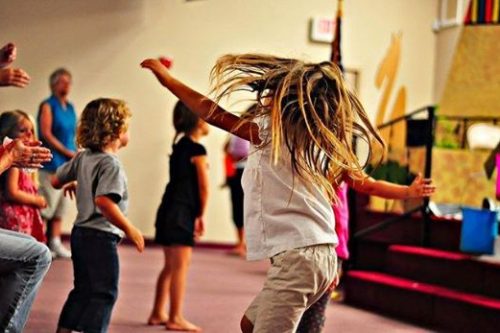 All’Oratorio San Luigi Paderno i corsi settimanali di “Movimento creativo”