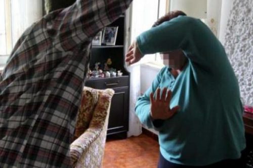 Picchiava la madre per droga: in carcere un 52enne di Gussago