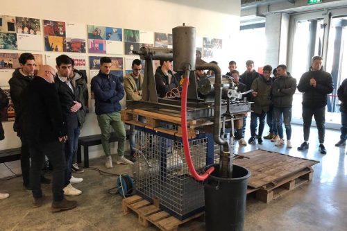 Gli studenti del “Cerebotani” restaurano la pompa “Somor” per il Musil