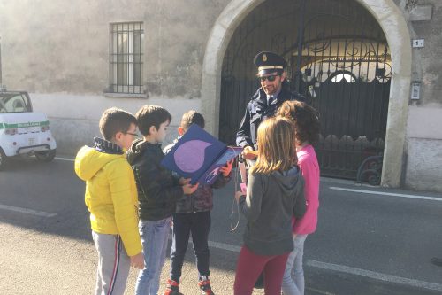 Alunni scendono in strada per la Giornata Mondiale dell’Acqua