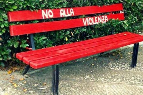 Gussago: due panchine rosse per la lotta alla violenza di genere