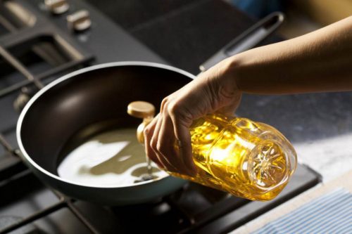 Raccolta dell’olio esausto: gli ENORMI danni ambientali. A Gussago il riciclo diventa ricchezza. Raccolta dell’olio esausto: gli ENORMI danni ambientali. A Gussago il riciclo diventa ricchezza.