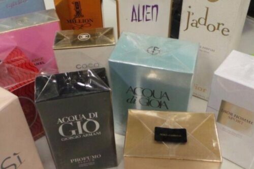 Pizzicato commercio di profumi contraffatti