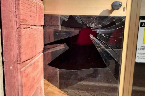 Gussago: vandali contro sedi Lega e PD Gussago: vandali contro sedi Lega e PD