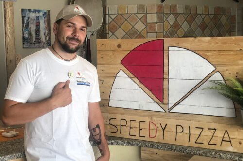 Pizzaiolo di Paderno va al parco a raccogliere i cartoni: bel gesto per l’ambiente