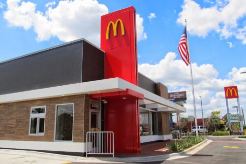 Il McDonald’s dell’Outlet distribuisce 150 pasti a settimana alla mensa Menni