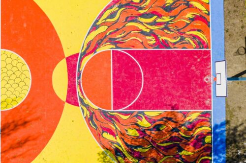 Il campetto da basket di Monterotondo riqualificato da un artista internazionale