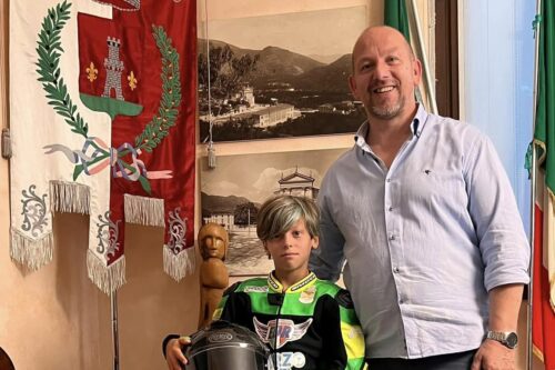 Il giovane pilota Francesco Pulce33 dal sindaco Giovanni Coccoli