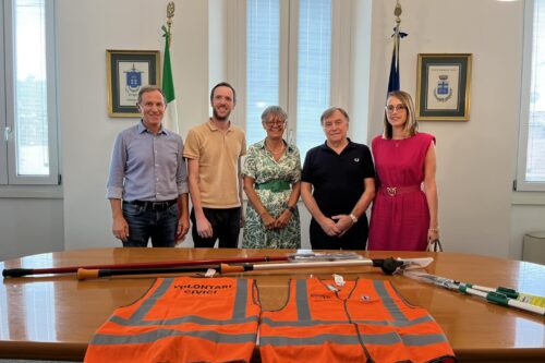 CO.M.PE.S. Spa dona attrezzi alla Comunità di Rodengo Saiano