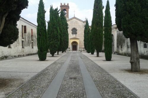 Itinerario Culturale alla Scoperta dell’Abbazia Olivetana di Rodengo Saiano: Totem e Storia in Armonia