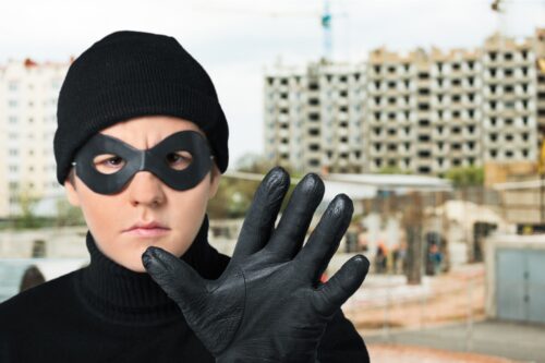 Il Nuovo Volto del Crimine: Ladri Agiscono Senza Paura a Rodengo Saiano