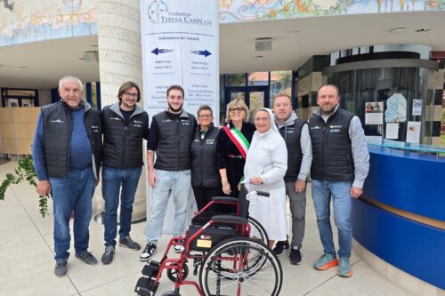 Passirano, solidarietà in azione: cinque carrozzine donate alla Fondazione Teresa Camplani