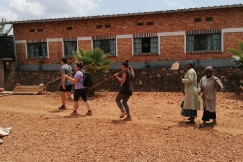 Due ragazzi di Gussago in missione in Burundi Due ragazzi di Gussago in missione in Burundi