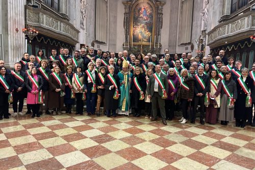 Giubileo degli Amministratori: una giornata di riflessione in Cattedrale per i sindaci franciacortini Giubileo degli Amministratori: una giornata di riflessione in Cattedrale per i sindaci franciacortini